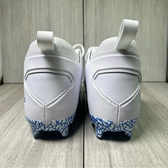 Athletic_Shoes